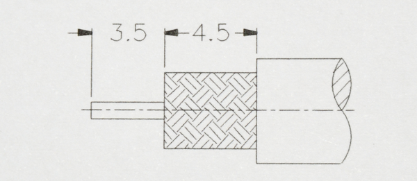Abbildung 7: Empfohlenen Abmessungen für das Abisolieren. Beispielsweise bei Farnell kann das Datenblatt des BNC Steckers downgeloaded
werden. Die empfohlenen Abmessungen für das Abisolieren wird dort mit 4.5 mm für das Geﬂecht und 3.5 mm für den Innenleiter angegeben.
